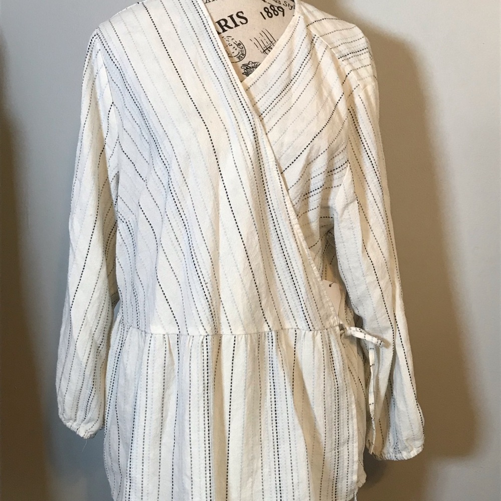 100% COTTON LINEN WHITE WRAP TOP. V-NECK PRE-SHRUNK TIME & TRUE SIZE XL